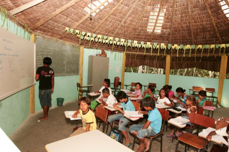 escola-indigena_1572845782